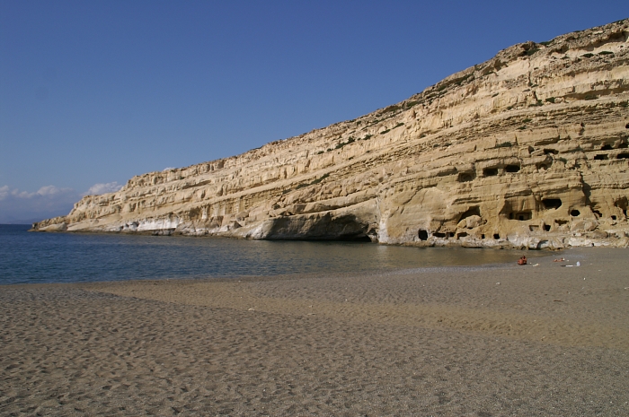 PICT1393 small MATALA CAVE CLIFF BEACH.jpg - 274549 Bytes
